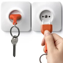 Schlüsselanhänger Steckdose Unplug orange