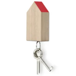 Schlüsselhalter magnetisch in Hausform – Schlüsselhaus Magnetic aus Eichenholz mit rotem Dach