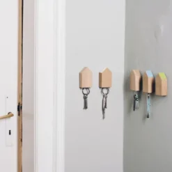 Schlüsselhaus magnetic, Eiche rot, personalisiert