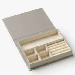 Schmuckkästchen Buch grau – La Maison Bijoux – Schmuckaufbewahrung mit Fächern 22 x 16,5 cm