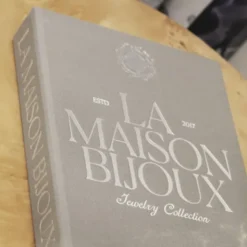 Schmuckkästchen Buch grau – La Maison Bijoux – Schmuckaufbewahrung mit Fächern 22 x 16,5 cm