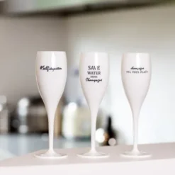 Sektglas WELCOME BABY! - weißes Kunststoff Champagnerglas mit Botschaft