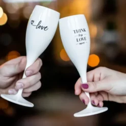 Sektglas WELCOME BABY! - weißes Kunststoff Champagnerglas mit Botschaft