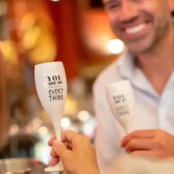 Sektglas YOU ARE MY EVERYTHING - weißes Kunststoff Champagnerglas mit Botschaft