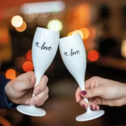 Sektgläser LOVE 2er-Set - weiße Kunststoff Champagnergläser mit Botschaft