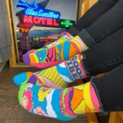 Socken Geschenkbox Hippy Go Lucky – 6 einzelne Socken mit Flower Power Motiv Gr. 39–46