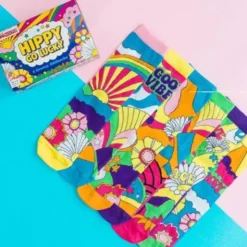 Socken Geschenkbox Hippy Go Lucky – 6 einzelne Socken mit Flower Power Motiv Gr. 39–46