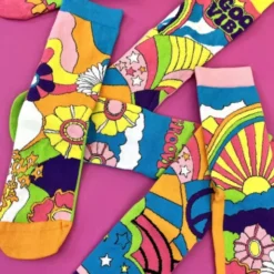 Socken Geschenkbox Hippy Go Lucky – 6 einzelne Socken mit Flower Power Motiv Gr. 39–46