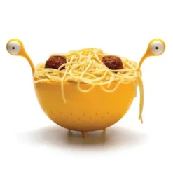 Spaghettisieb Monster – gelbes Nudelsieb mit witzigem Design