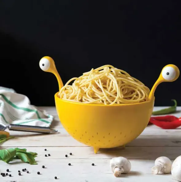 Spaghettisieb Monster – gelbes Nudelsieb mit witzigem Design