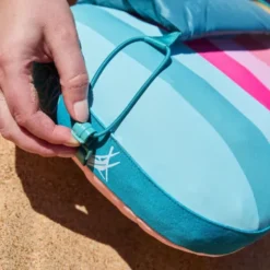 Strandkissen aufblasbar 35 x 27 cm bunt gestreift – mit Staufach & Zusatzbeutel zur Beschwerung