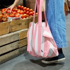 Strandtasche mit Streifenmuster pink – faltbarer Shopper mit Aufbewahrungsbeutel