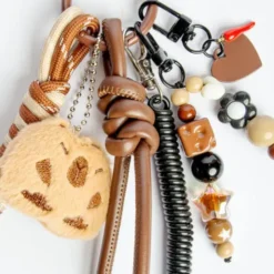 Taschenanhänger Capybara Plüschanhänger – Anhänger mit Charms und Kordeln