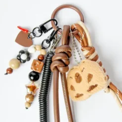 Taschenanhänger Capybara Plüschanhänger – Anhänger mit Charms und Kordeln