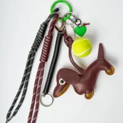 Taschenanhänger Dackel braun – Anhänger mit abnehmbaren Charms