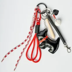 Taschenanhänger Hund schwarz – Anhänger mit abnehmbaren Charms