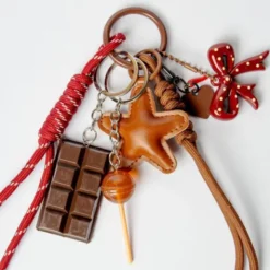 Taschenanhänger Schokolade und Stern – Anhänger mit Charms und Kordeln