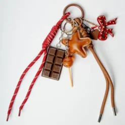 Taschenanhänger Schokolade und Stern – Anhänger mit Charms und Kordeln