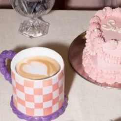 Tasse in Tortenoptik aus Keramik 420 ml