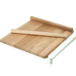 Teig- & Backbrett aus Holz - Arbeitsbrett Eichenholz mit Anschlag 45 x 50 cm