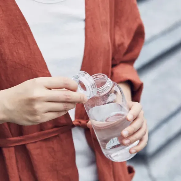 Trinkflasche WATERBOTTLE 500 ml mit Tragegriff, grün