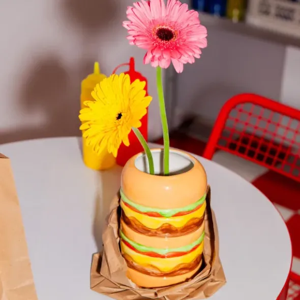 Vase Burger aus Keramik – bunte Deko Vase in Hamburger-Optik 18 cm
