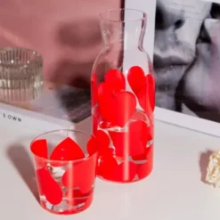 Wasserkaraffe 0,9 l mit Trinkglas – 2-teiliges Trinkset aus Glas mit Herz-Motiv