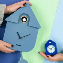 Wecker Haus mit Vogel – kleine Tischuhr blau