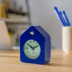 Wecker Haus mit Vogel – kleine Tischuhr blau