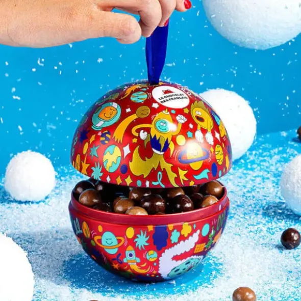 Weihnachtskugel Metall, befüllt mit Knusperkugeln aus Schokolade