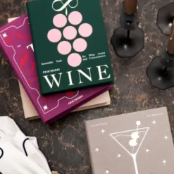 Weinzubehör-Set im Aufbewahrungsbuch 4-teilig – Korkenzieher, Ausgießer, Verschluss & Tropfring