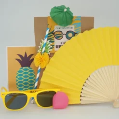 Wundertüte Kurzurlaub - befüllt mit Handfächer, Sonnenbrille, Schleckmuschel ...
